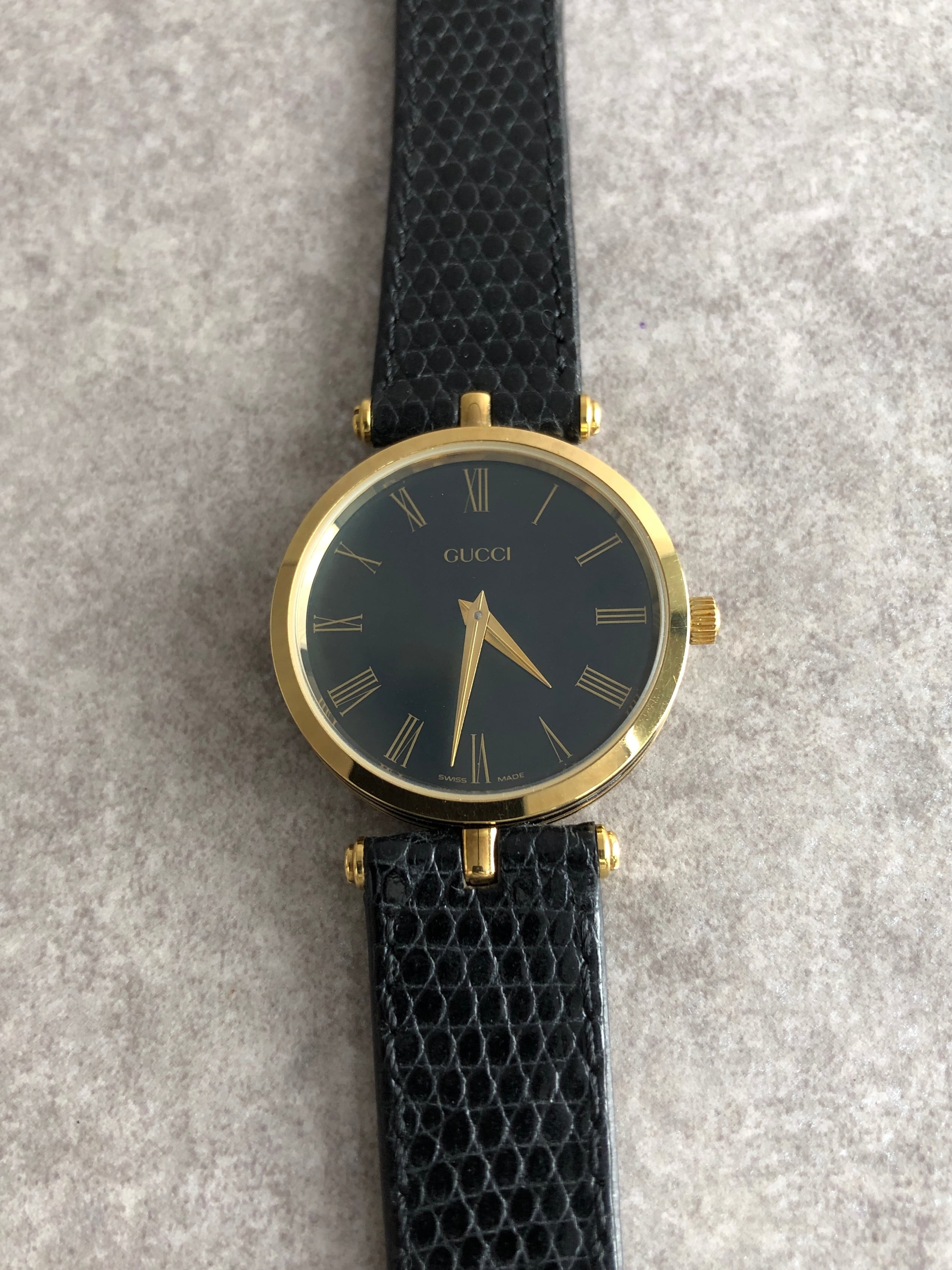 GUCCI グッチ 腕時計 ゴールド×ブラック ローマ文字 レザー vintage