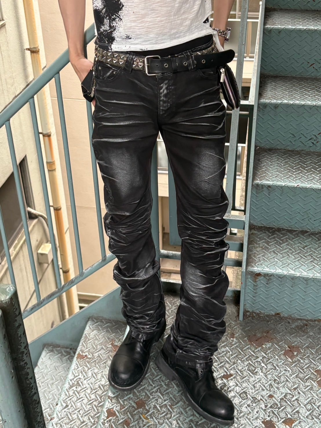 最終値下げ！RADIANT LECYTO ブラック デニム パンツ 即納】RADIANT / LECYTO shadow washed curved denim pants | 韓国