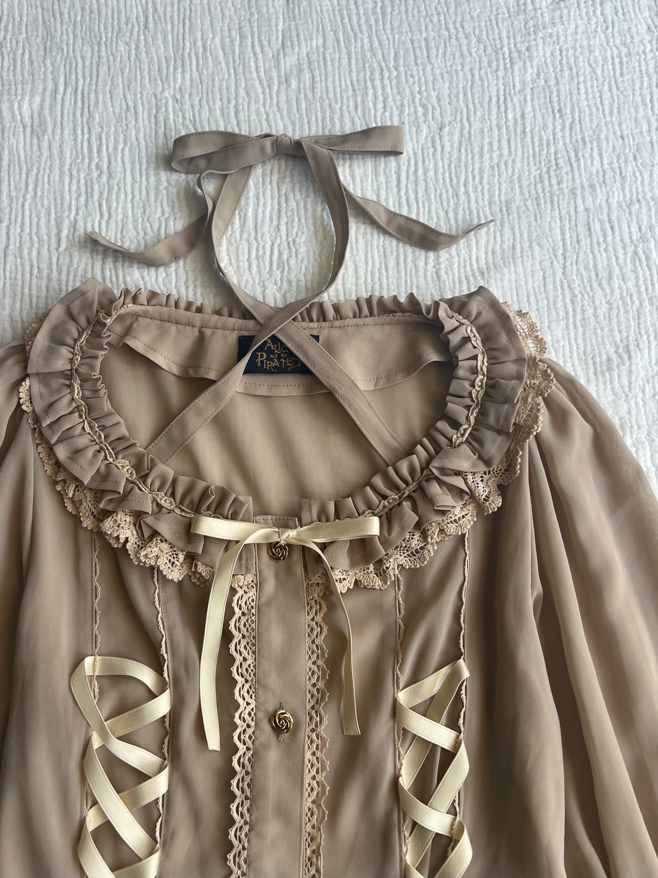 "ALICE AND THE PIRATES"アリスアンドザパイレーツ Lace-up Fril Blouse