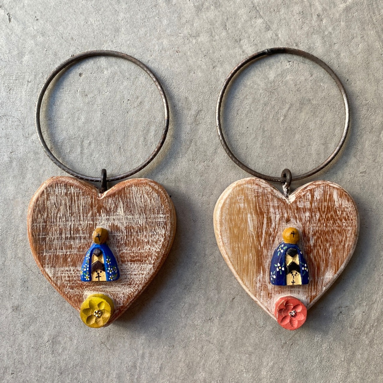 フォークアート OA 壁掛け アイアン アパレシーダ &イエローフラワー