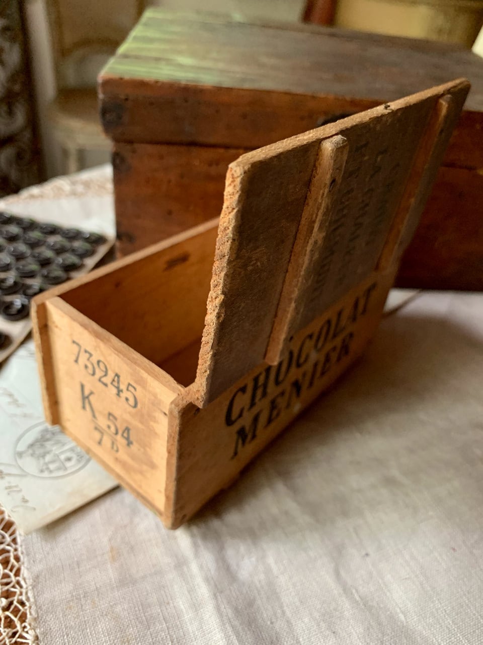 ショコラムニエの木箱 CHOCOLAT MENIER | Brocante de La Cocotte （フランスアンティーク・ドライフラワーのお店）