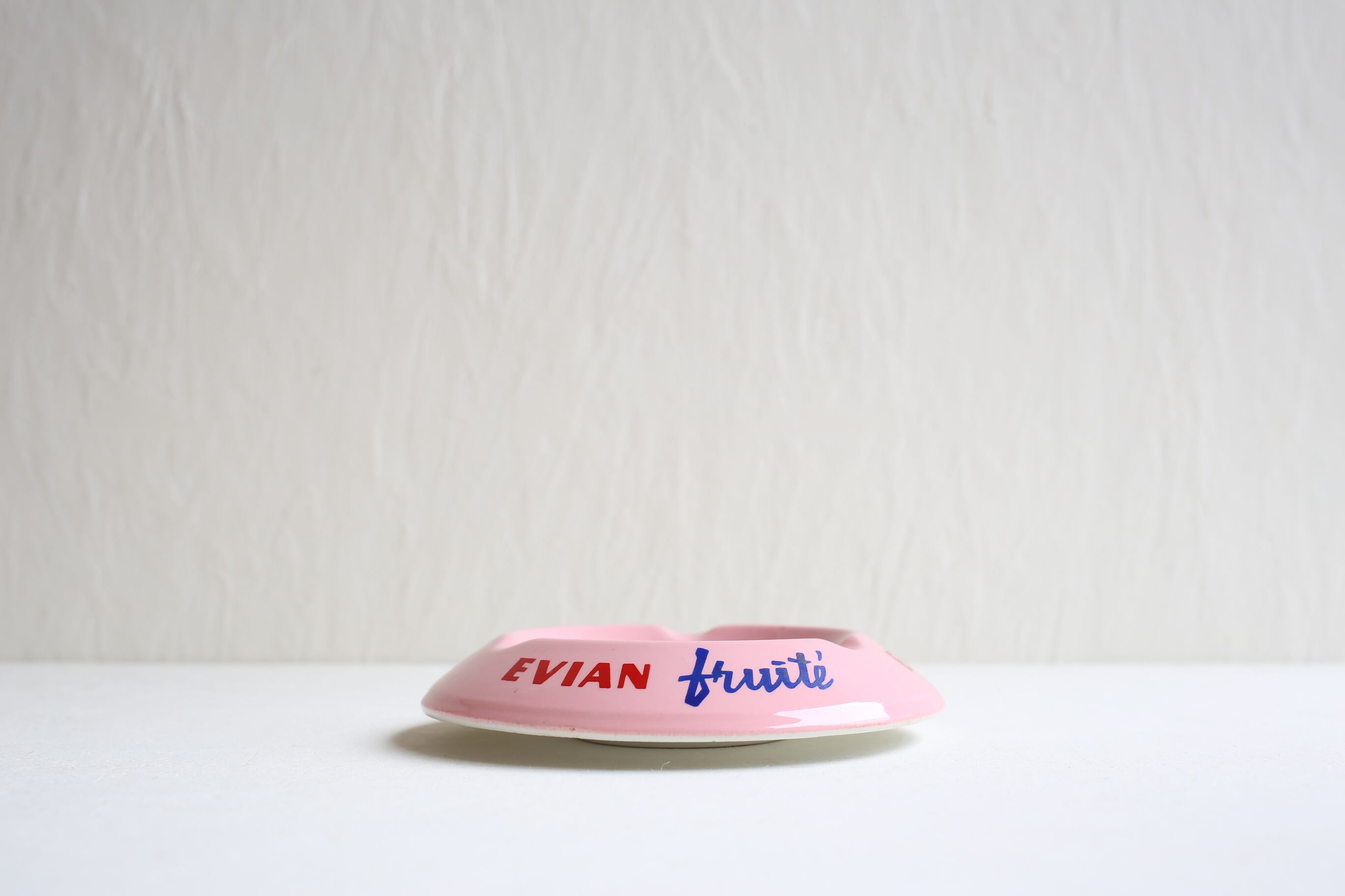 フランス アンティーク ヴィンテージ 灰皿 ピンク EVIAN fruité N
