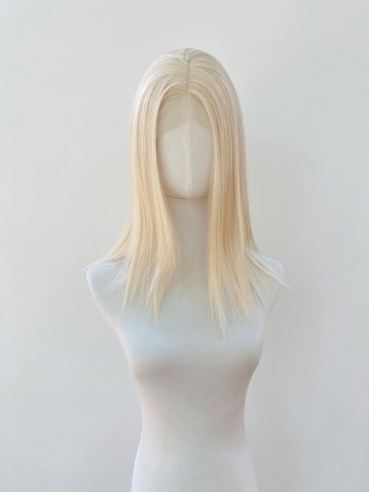Premium - Ice Blonde Midi Wig【商品番号 2030】小型フロントレース