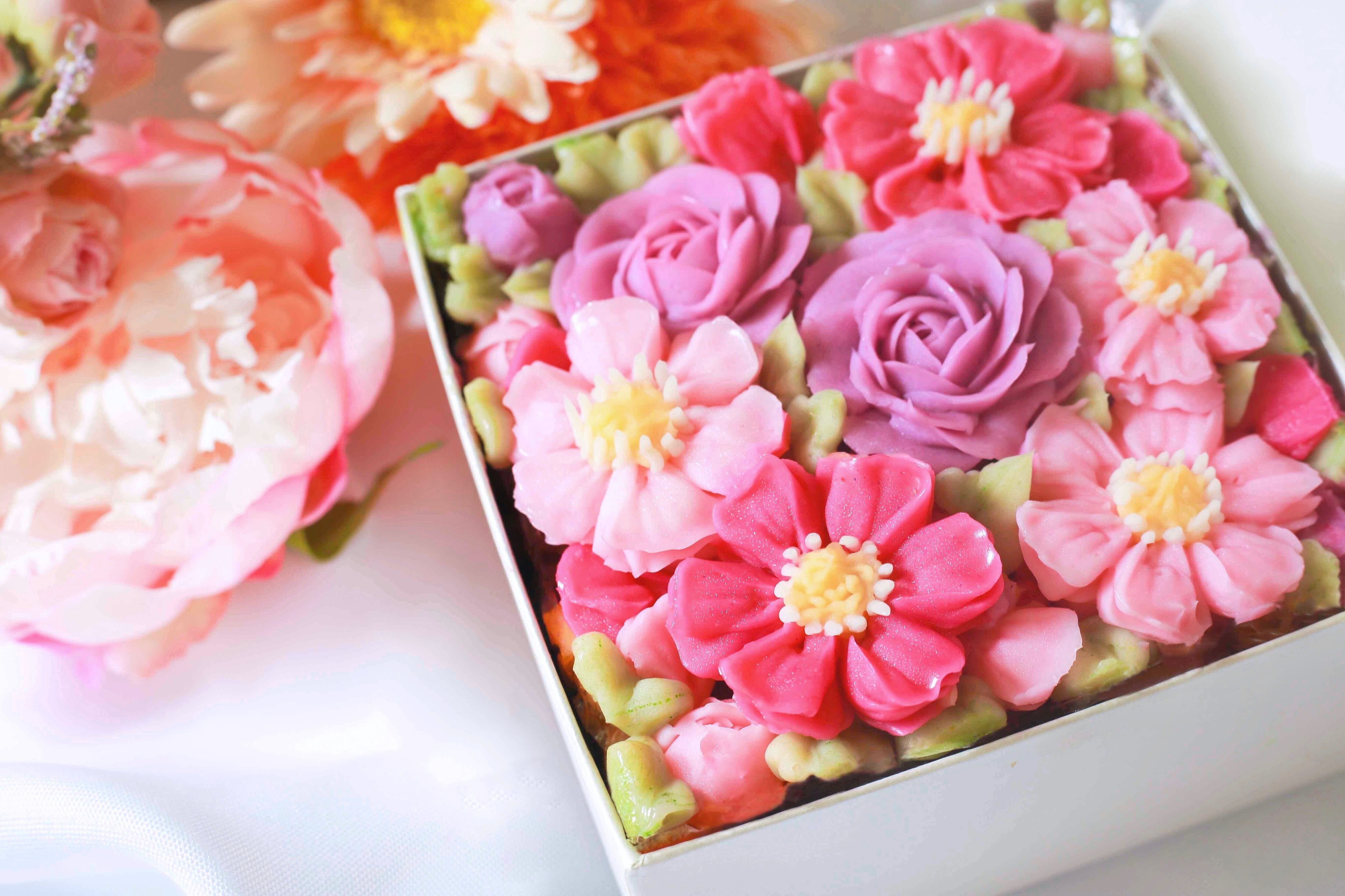 秋のお花 Cosmos Bouquet 食べられるお花のボックスフラワーケーキ Flower Picnic Cafe Hakodate