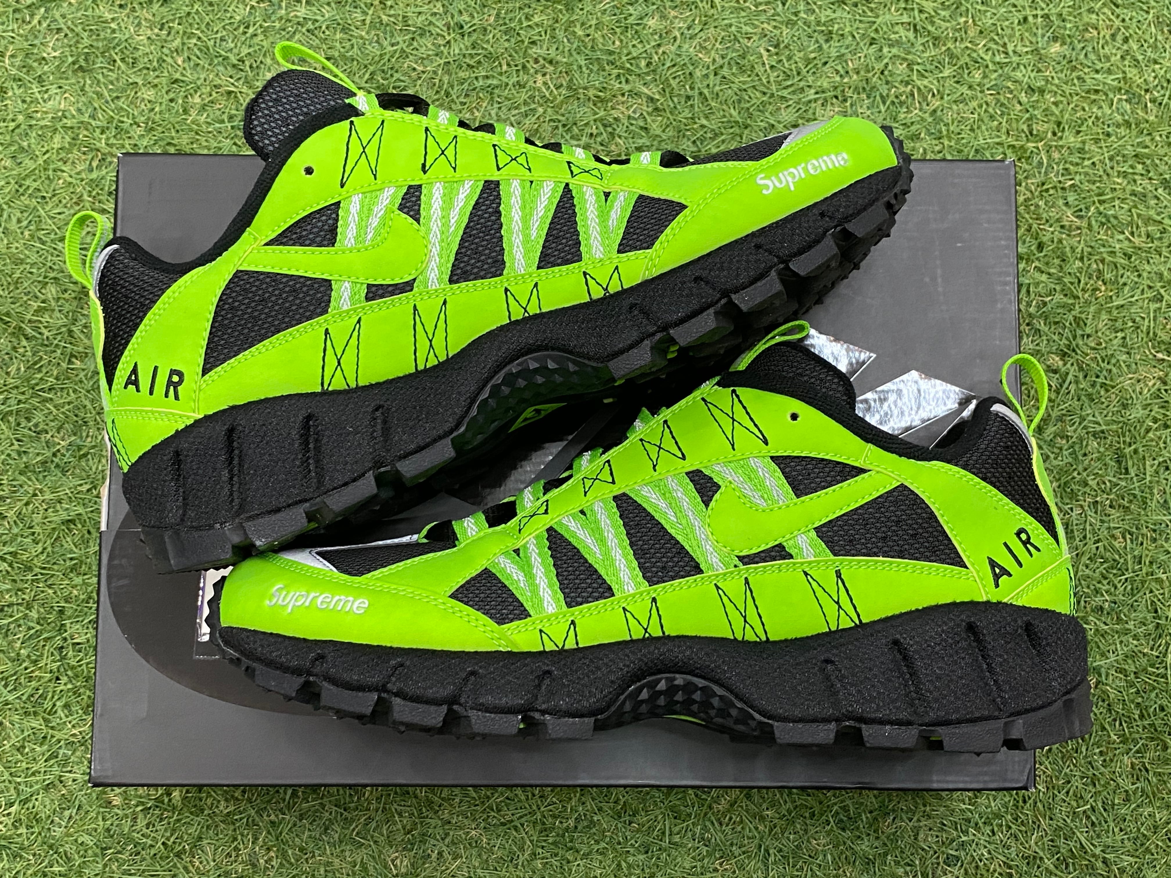 Supreme × NIKE AIR HUMARA 
