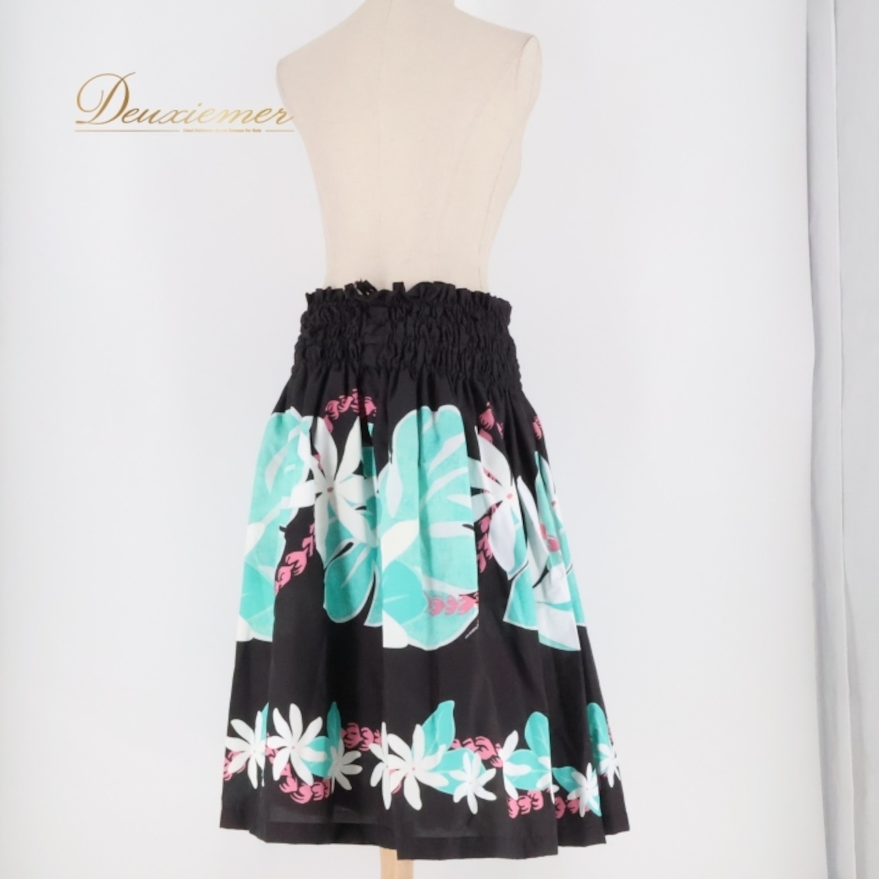 フラダンス 衣装 パウスカート エムエムジェイ ブラック系 MMJ 日本製 ティアレ柄 シングル かわいい 華やか 鮮やか きれい 大人っぽい シンプル 黒 白 水色 ピンク ハワイアン アロハ ハワイアンプリント フラ ダンス レッスン 練習 おしゃれ