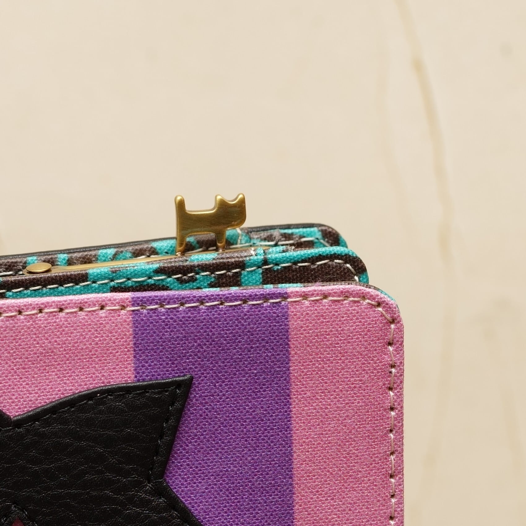 即納】チェシャ猫がま口財布 | tirolbag
