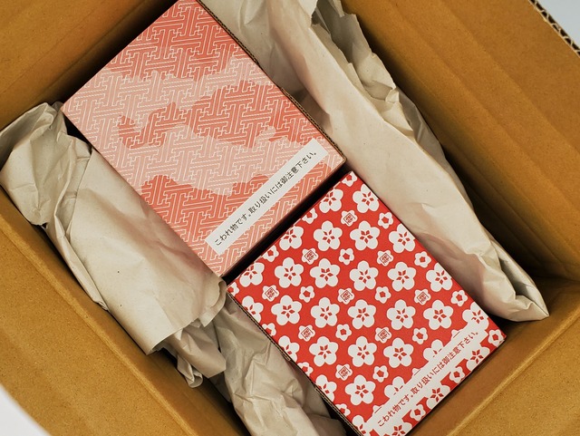 ちぎり和紙の招き猫　あまびえと一緒