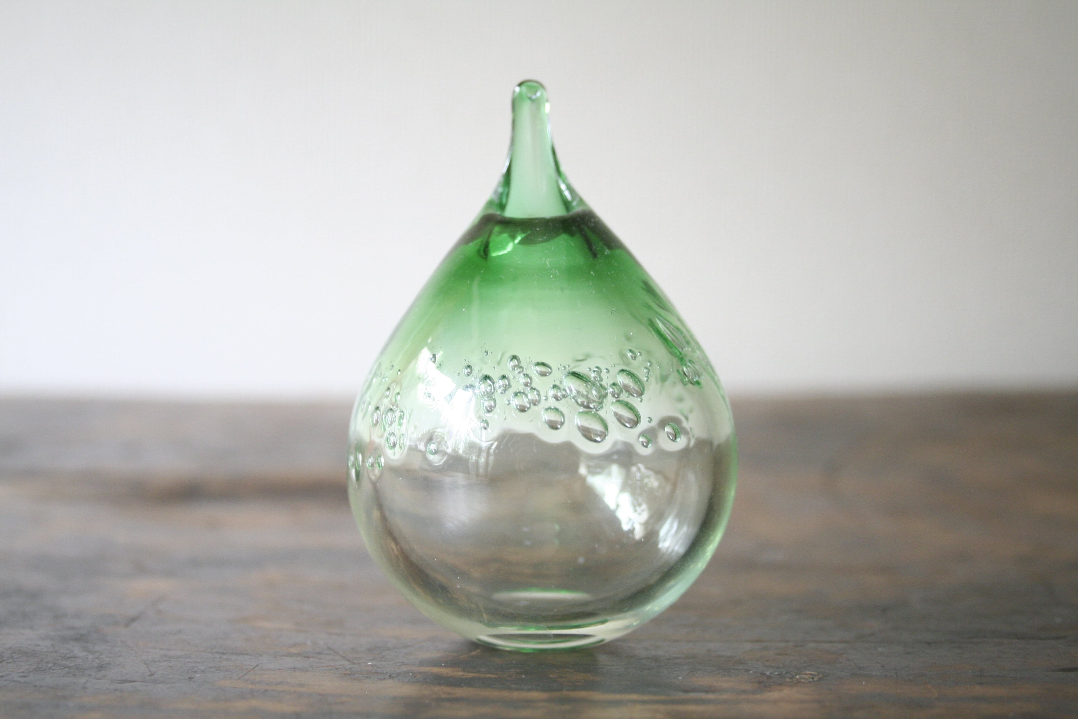 花器(高さ 9 cm)雫花器 グリーン S | TSUNE;田中恒子の器 オンラインストア