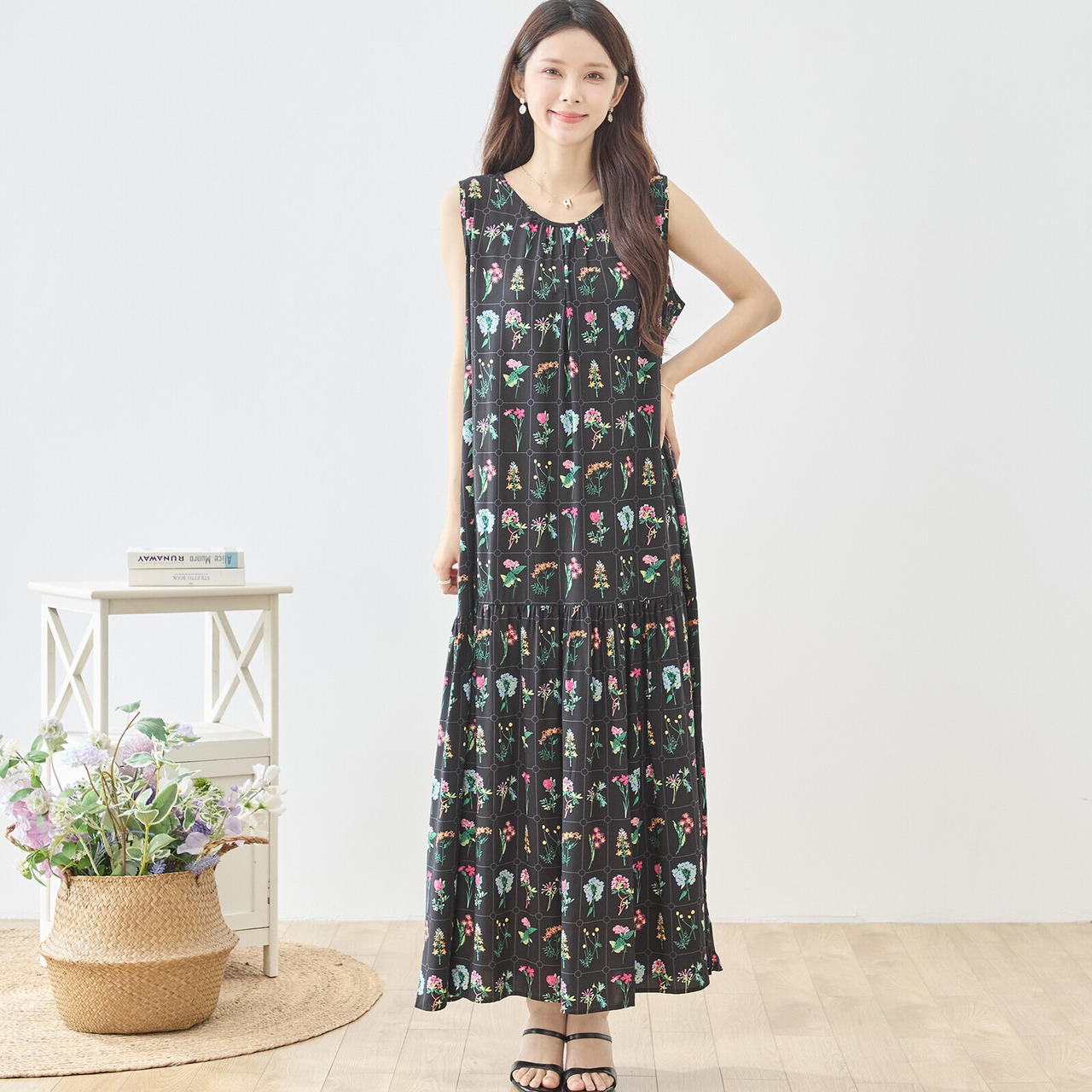 TRUBE 植物標本柄ノースリーブドロップウエストマキシワンピース【M~L】ブラック