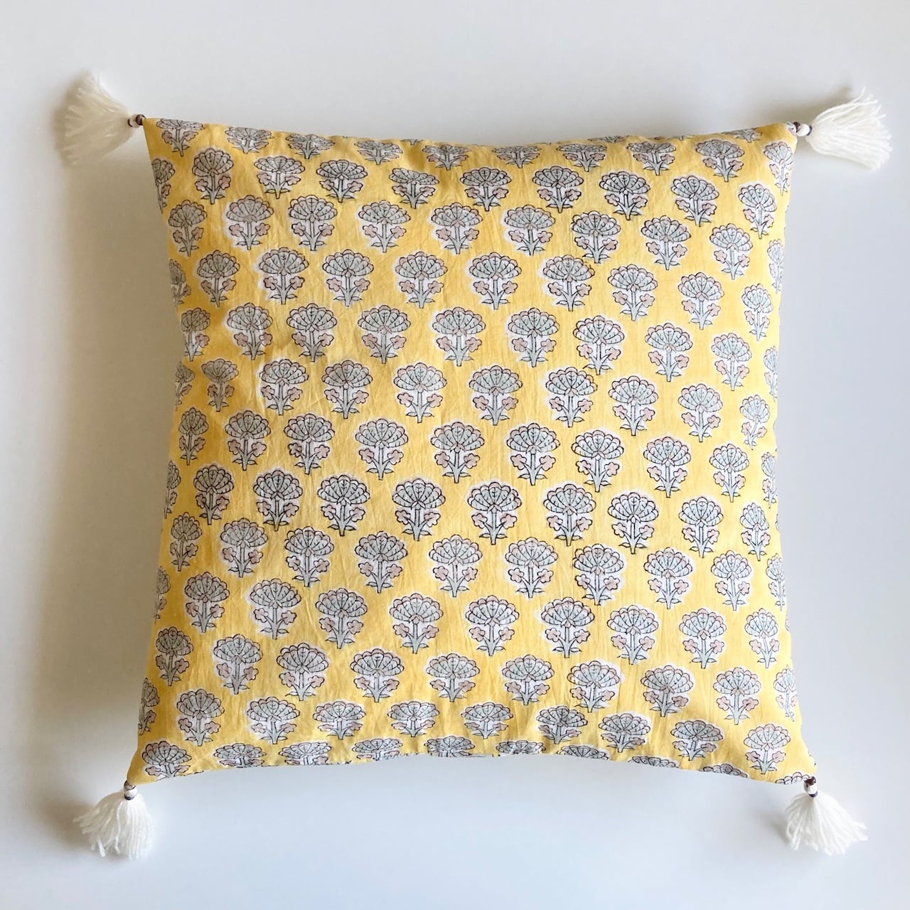 インドブロックプリント／タッセル付きクッションカバー（40cm用