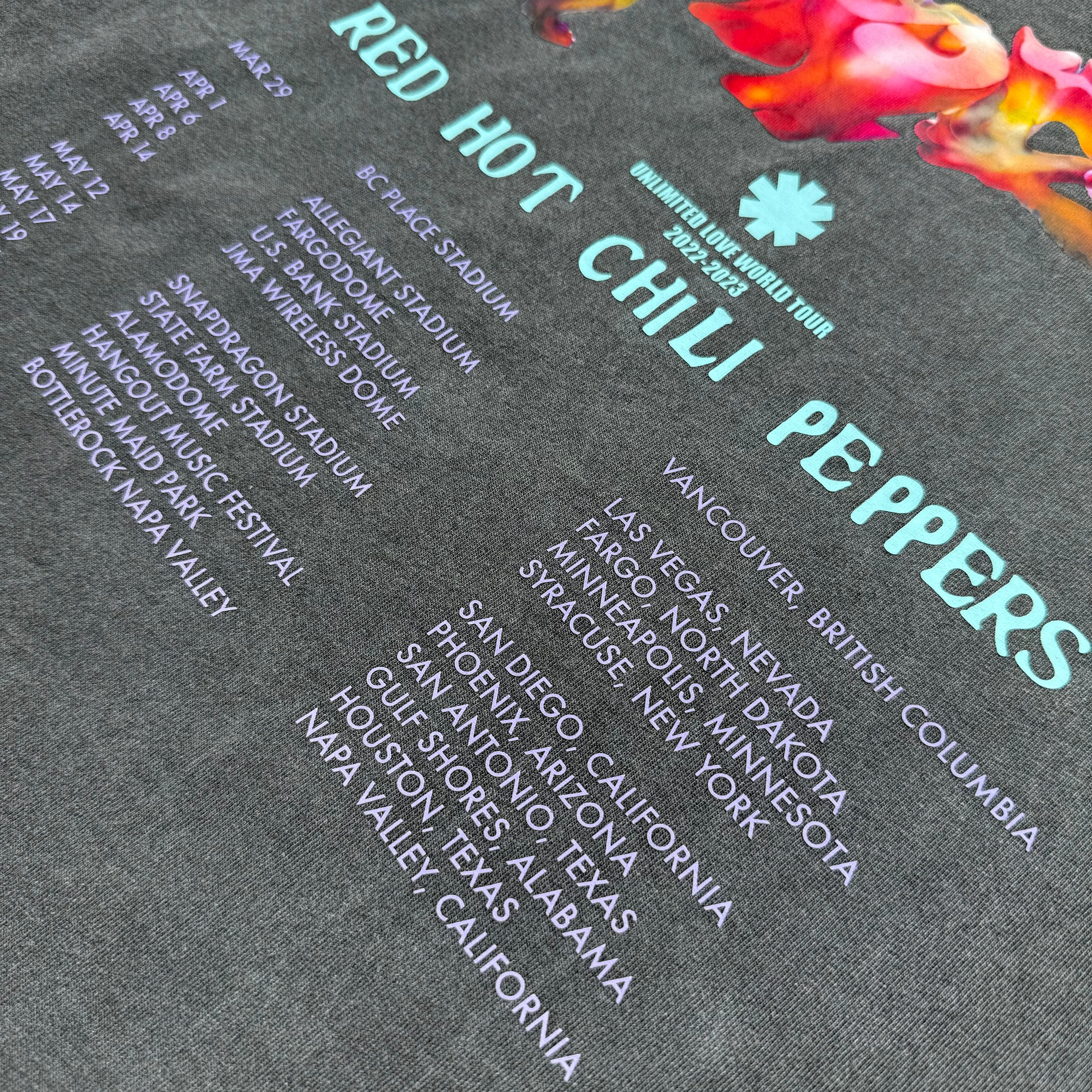 USED “RED HOT CHILI PEPPERS” 2022-2023 WORLD TOUR T-Shirt L