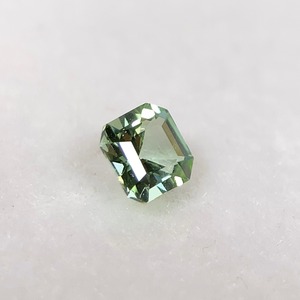 トルマリンの角砂糖  約3.7mm*3.7mm H2.4mm r-0419