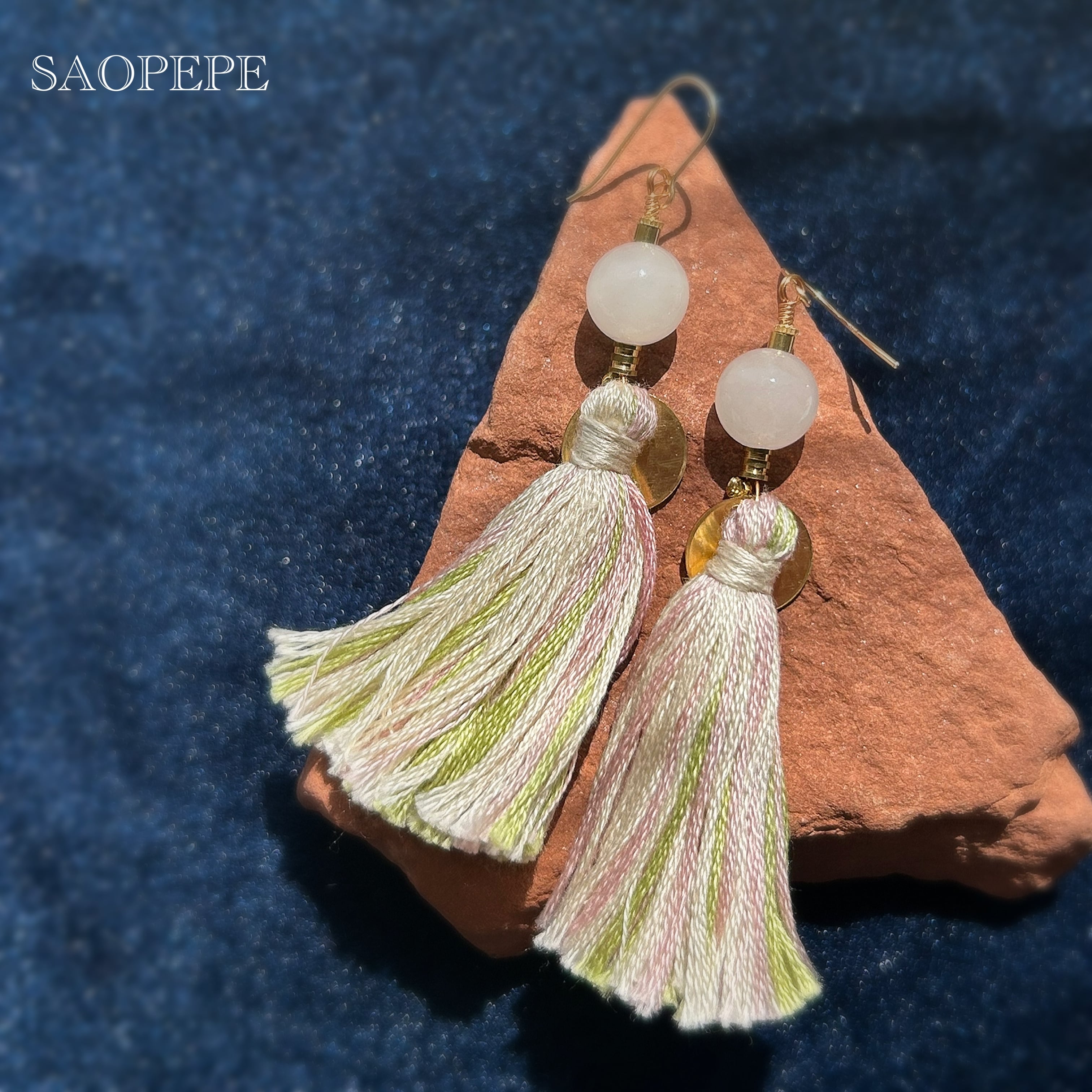 WHITEカルセドニー Primaveraタッセルピアス(circle hammered