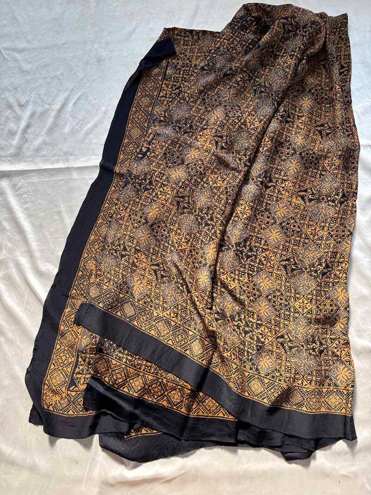 ストール　大判スカーフ　アラベスク模様　黒フレーム　ヴィンテージファッション  12acde2-6