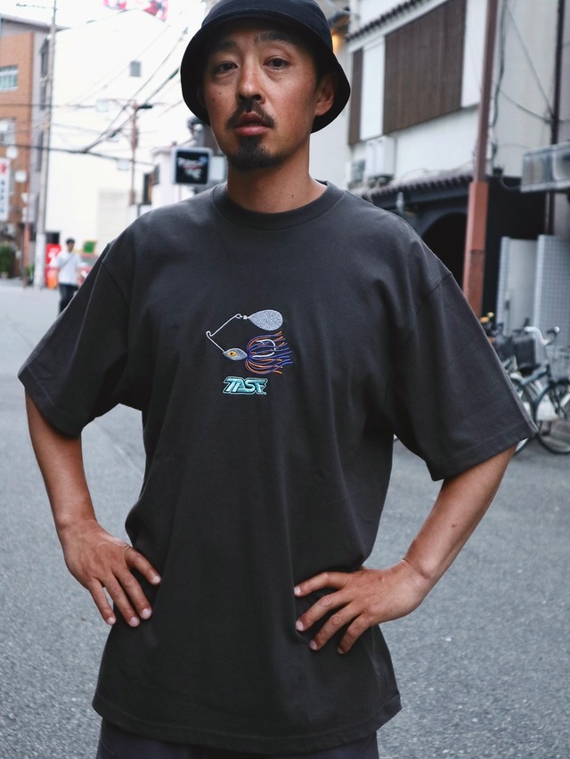 50%OFF!!　TASF / 変な目のスピナーベイトTee / スミクロ