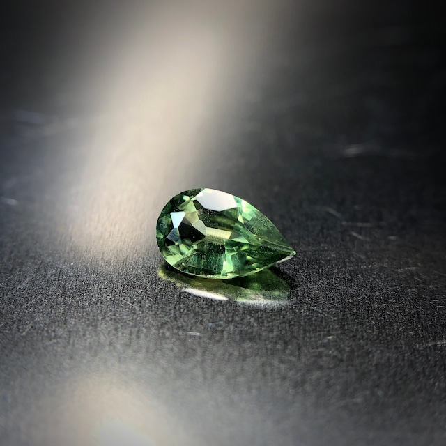 溶け合う黄翠色 0.24ct 希少石 天然 モンタナサファイア