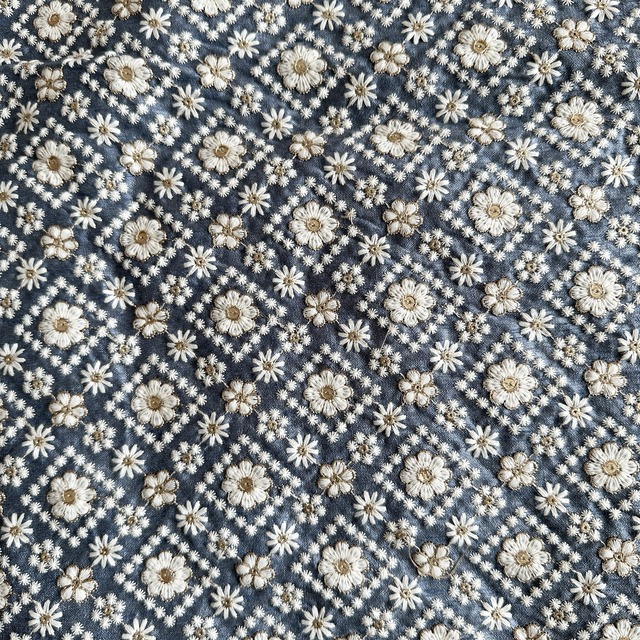 インド刺繍生地　デイジー　デニムブルー　7160