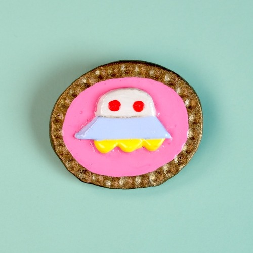 【ひろせべに】ブローチ「UFO」