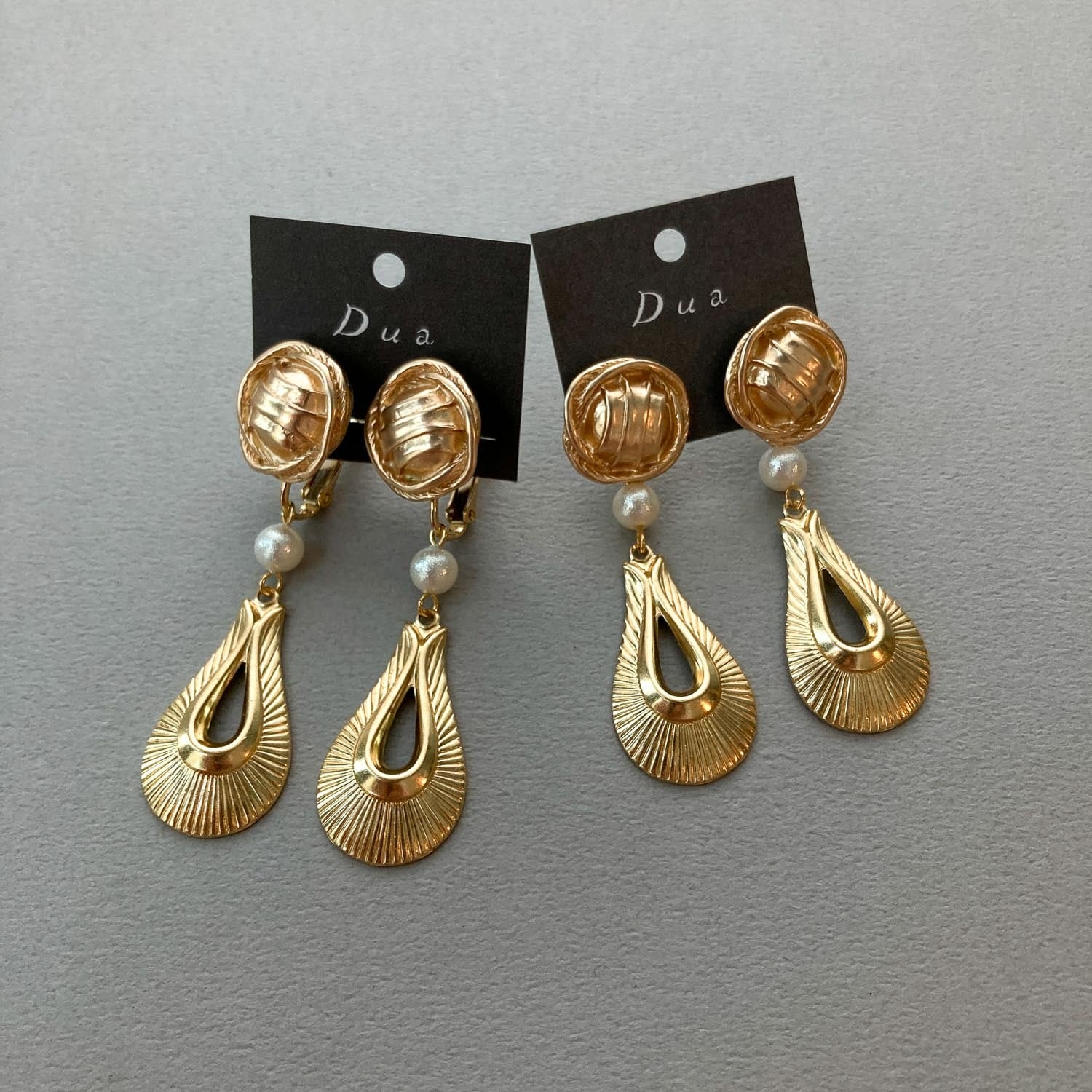 ゴールドボタンとUSAしずく型チャームの〈ピアス/イヤリング〉