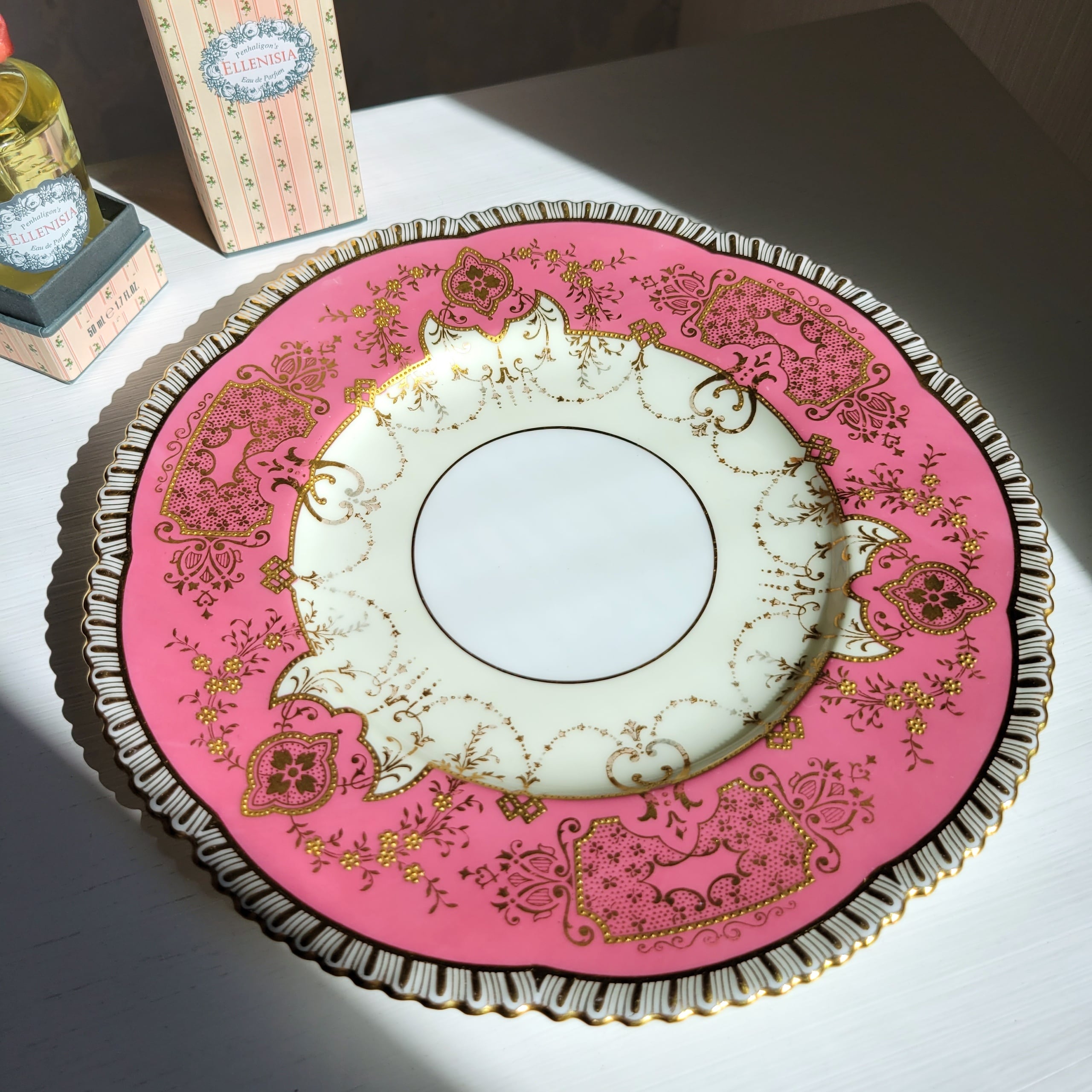 コウルドン】1920年代製 ピンクの金彩トリオ | Bunny Ears Antiques コウルドン】1920年代製 ピンクの金彩トリオ | Bunny Ears Antiques
