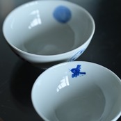 吉岡将弐　【蔵出し市】No.14 鳥丸文飯碗　小 / Syoji Yoshioka – Bird Round Motif Rice Bowl (Small)［2104130011535］