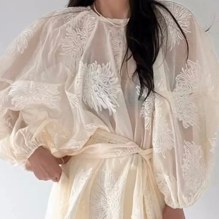レース花柄ブラウス
