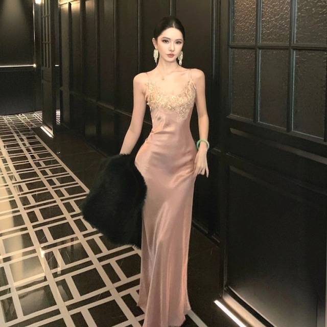 ストラップドレス ボディコン 美人度アップ 立体アプリケ S M L