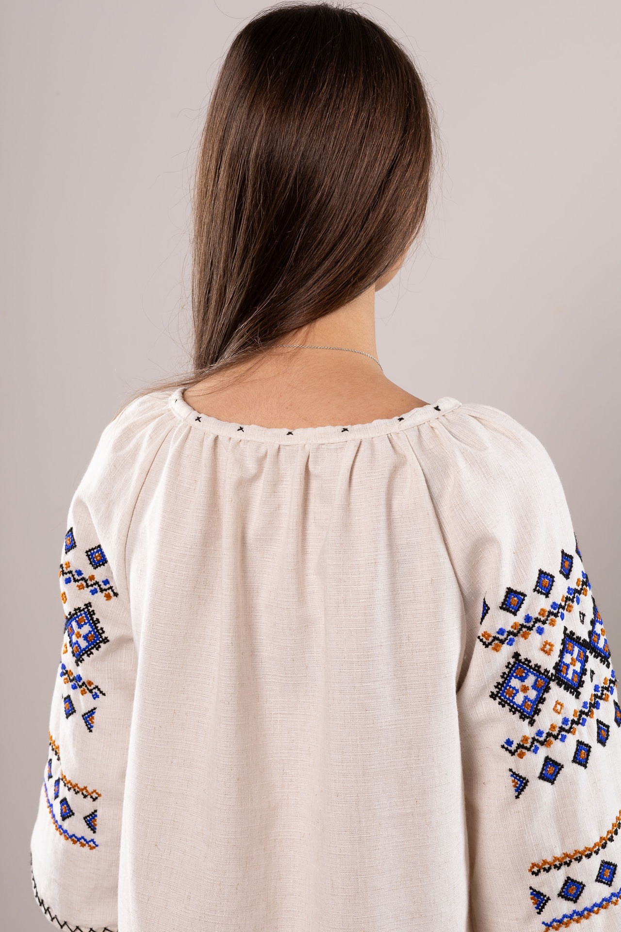 ウクライナ刺繍ヴィシヴァンカ・クラシック　七分袖　コロミヤ　手刺繍　麻　レディース・フリーサイズ - 13