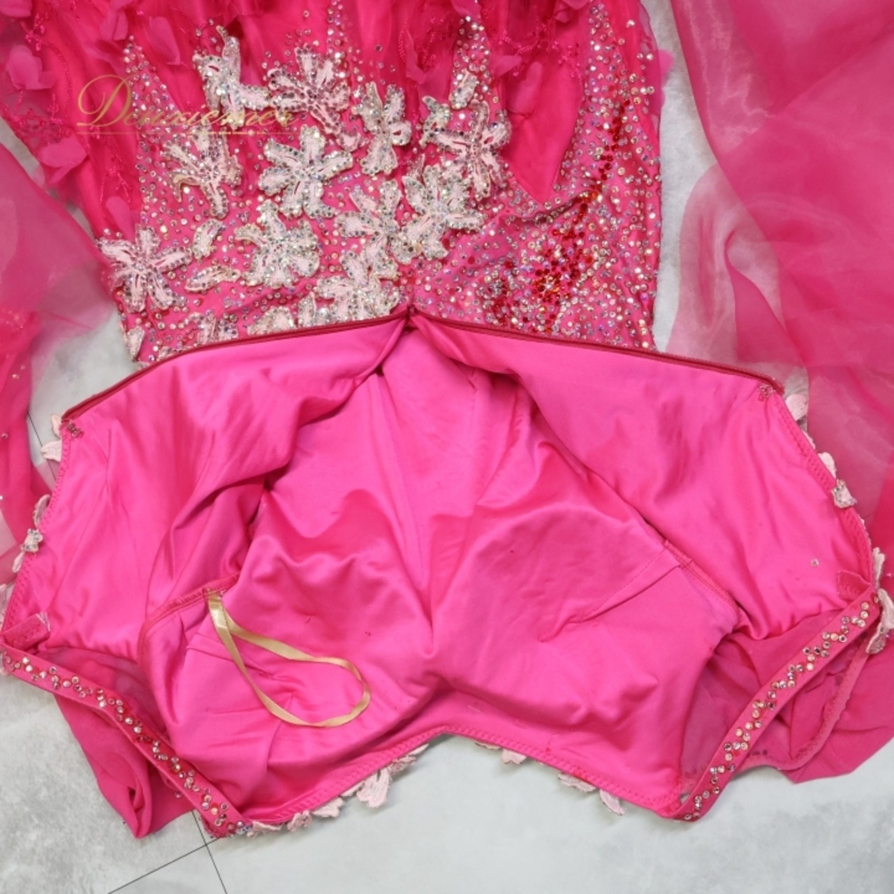 社交ダンス 衣装 スタンダードドレス ワンピース ドレス フロート レース デモ 競技 ダンス パーティ 発表会 ピンク 豪華 ゴージャス 華やか フリル 花 ピンク系 鮮やか 色味 ふんわり デザイン 競技用 ダンス衣装