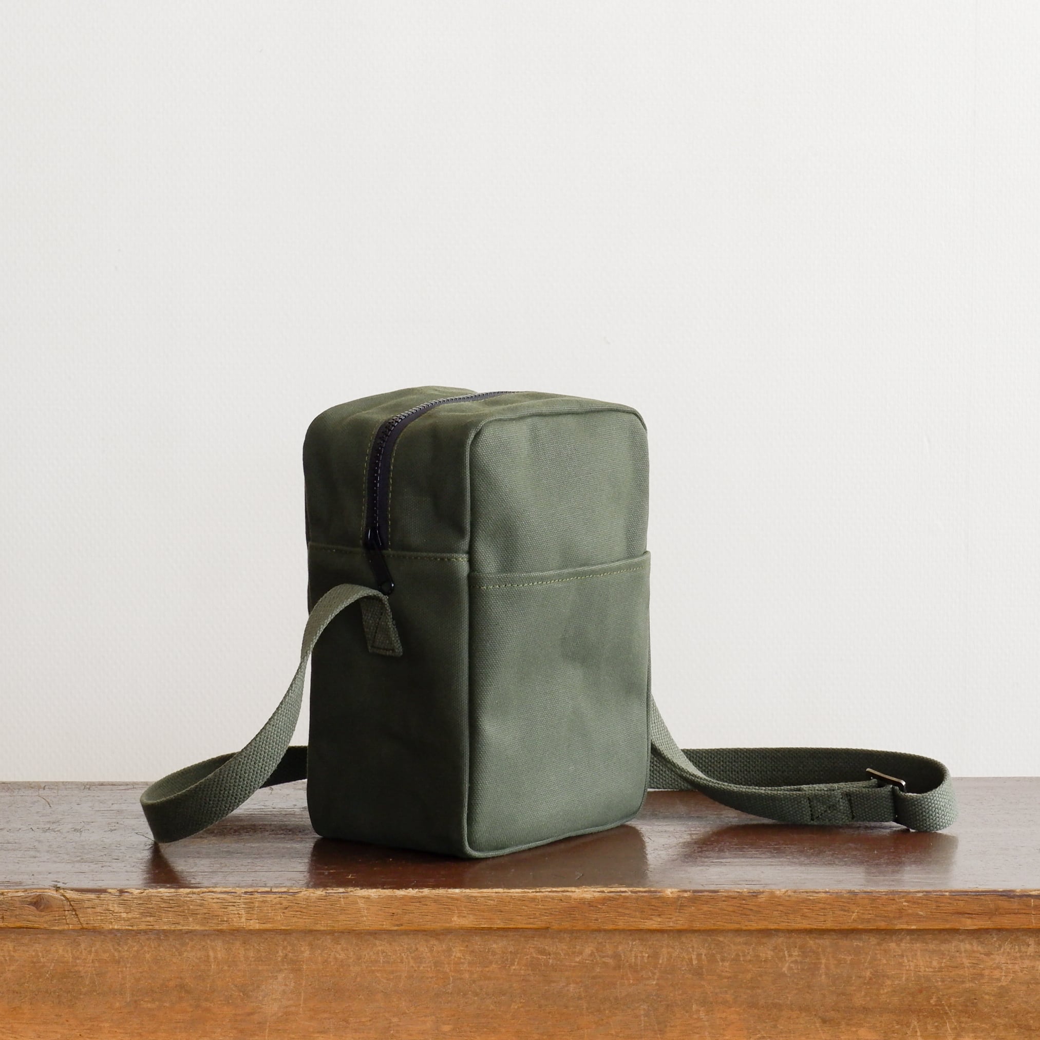 6号帆布ショルダーバッグ オリーブドラブ | aoya bags | シンプルで