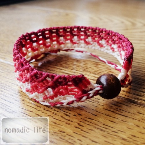 No.40//gradation bracelet_red/グラデーションマクラメブレスレット