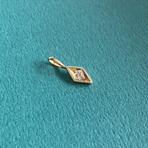 K18 Diamond Shaped Charm ／１８金製 ダイヤ型チャーム・ダイヤモンド