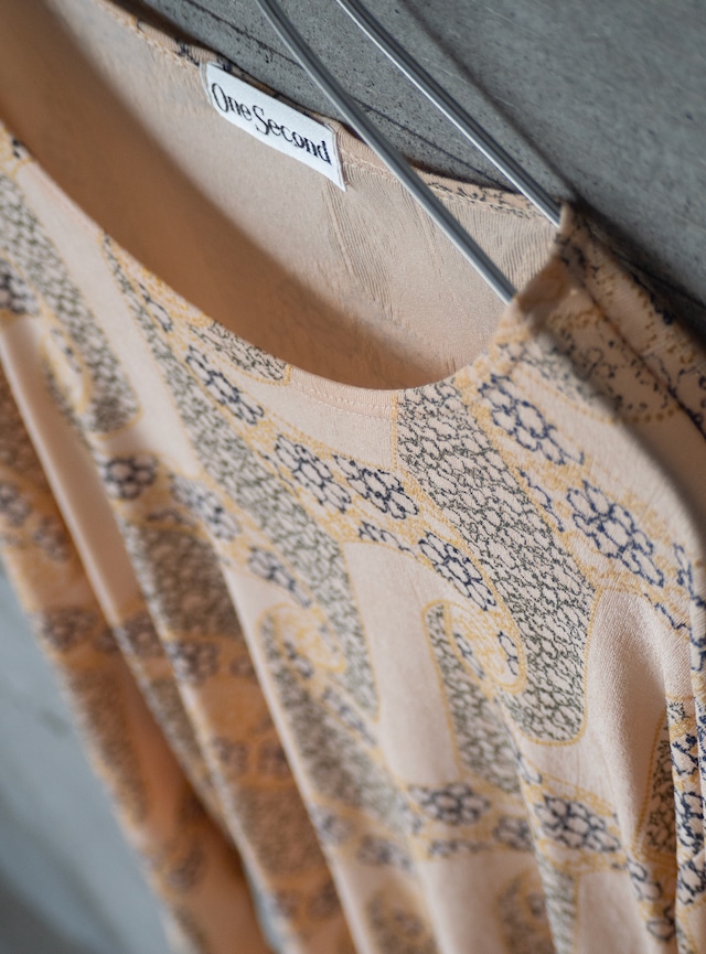 "One Second" used Jacquard stitch crew-neck