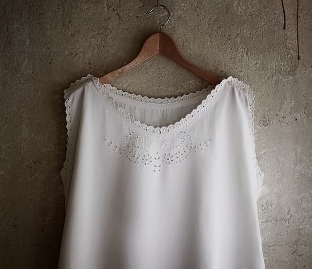 フランス 1900s リネン 植物的心臓と植物的弓矢とクピド的ワンピース  アンティーク