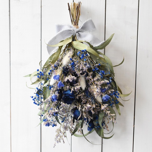 「ブルーローズとブルーファンタジーのスワッグ」