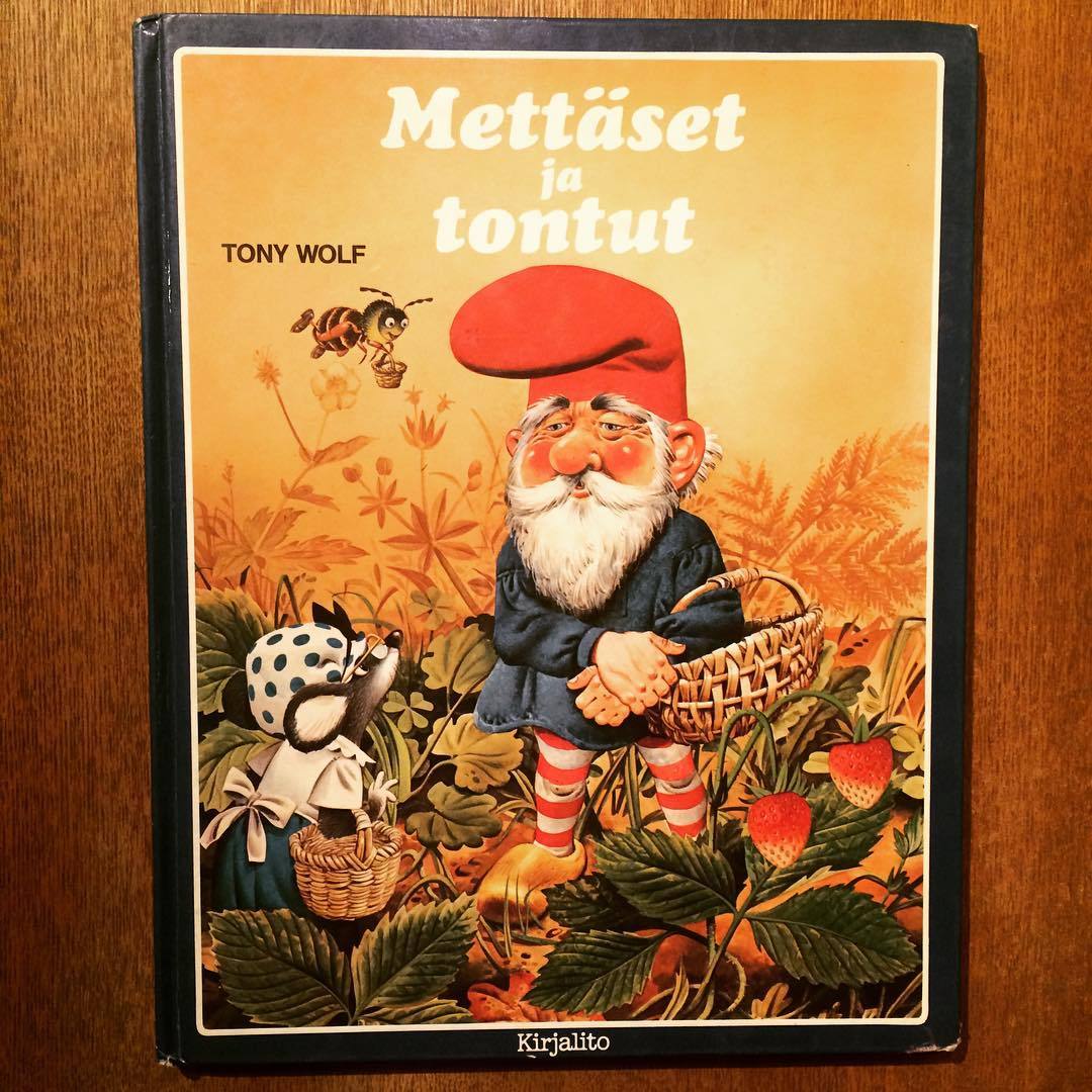 トニー・ウルフのノーム絵本「Mettaset ja tontut（storie del bosco e di gnomi）／Tony Wolf」 - 画像1