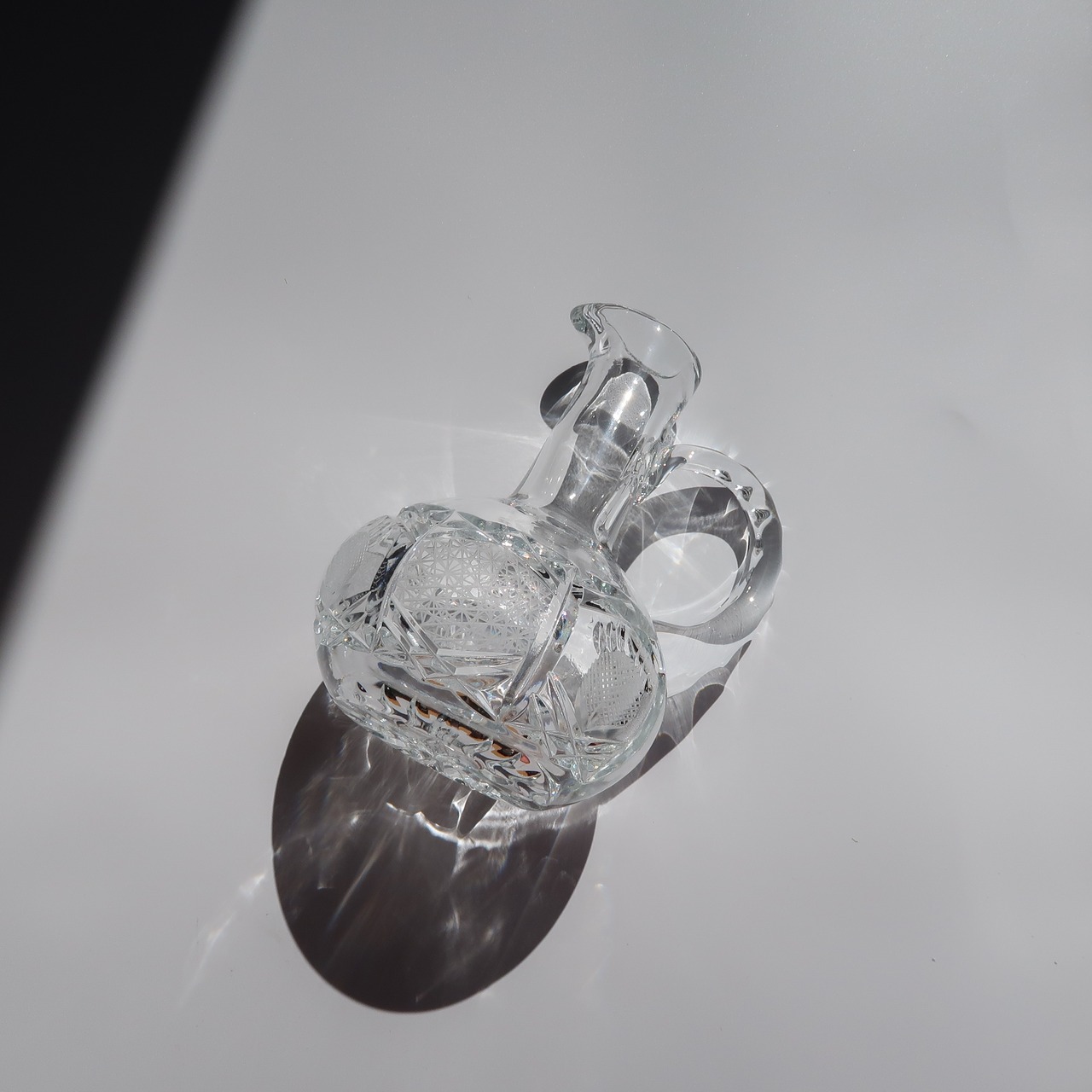 クリアな水差し