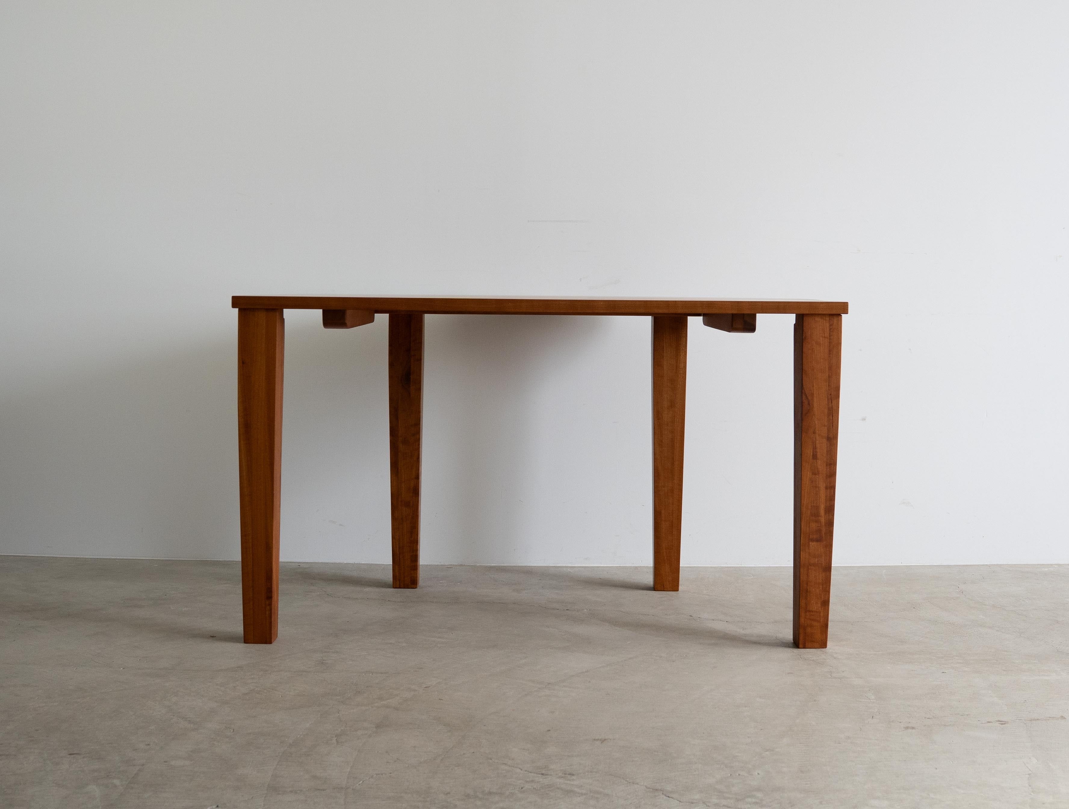 チェリー無垢材 半円ダイニングテーブル | fismic