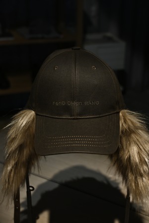 【26AW | UNISEX】Feng Chen Wang フェンチェンワン / キャップ / CAT EARFLAPBLACK DENIM BASEBALL CAP / FUF22AC28