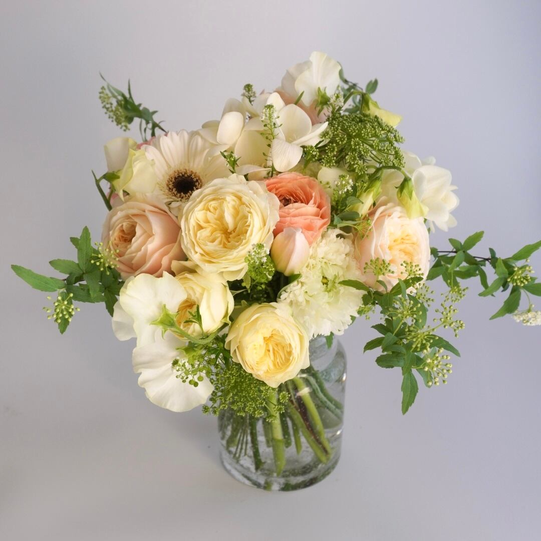 【2/20〜23限定】白とベージュピンクとパステルオレンジのやさしい光のブーケ