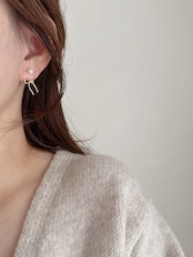 SS パールオンリボンピアス
