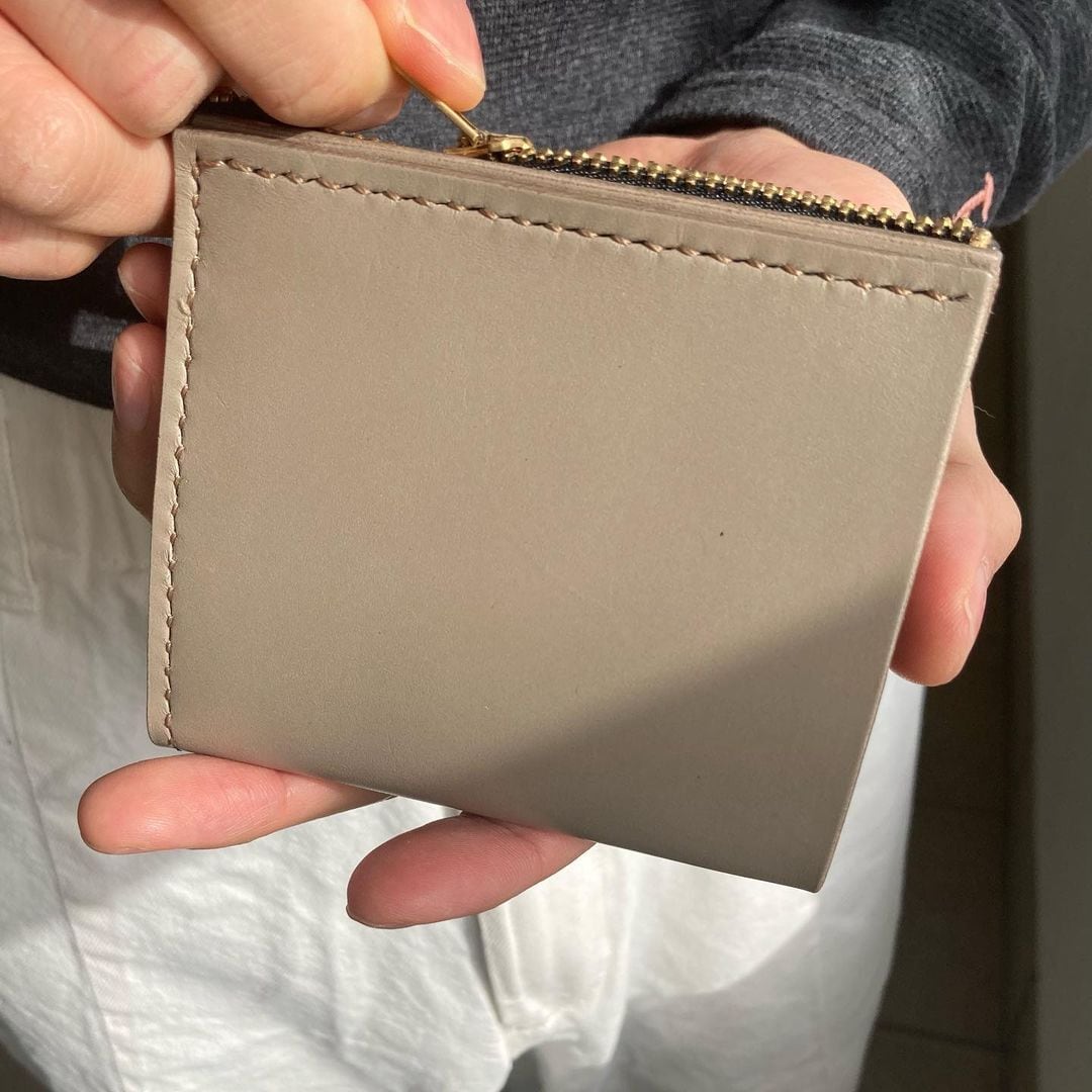 送料込】革 レザー 二つ折り財布 ミニ財布 L字ファスナー ギボシ財布
