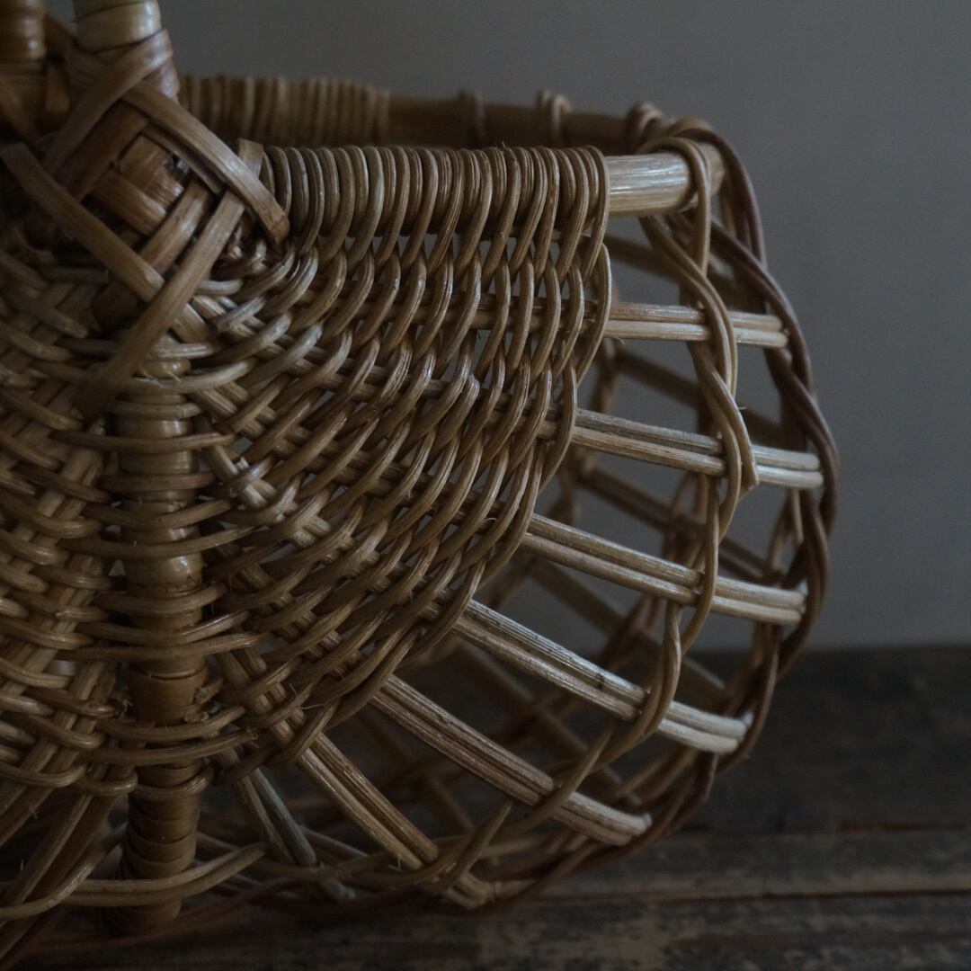 古いフランスのパニエ