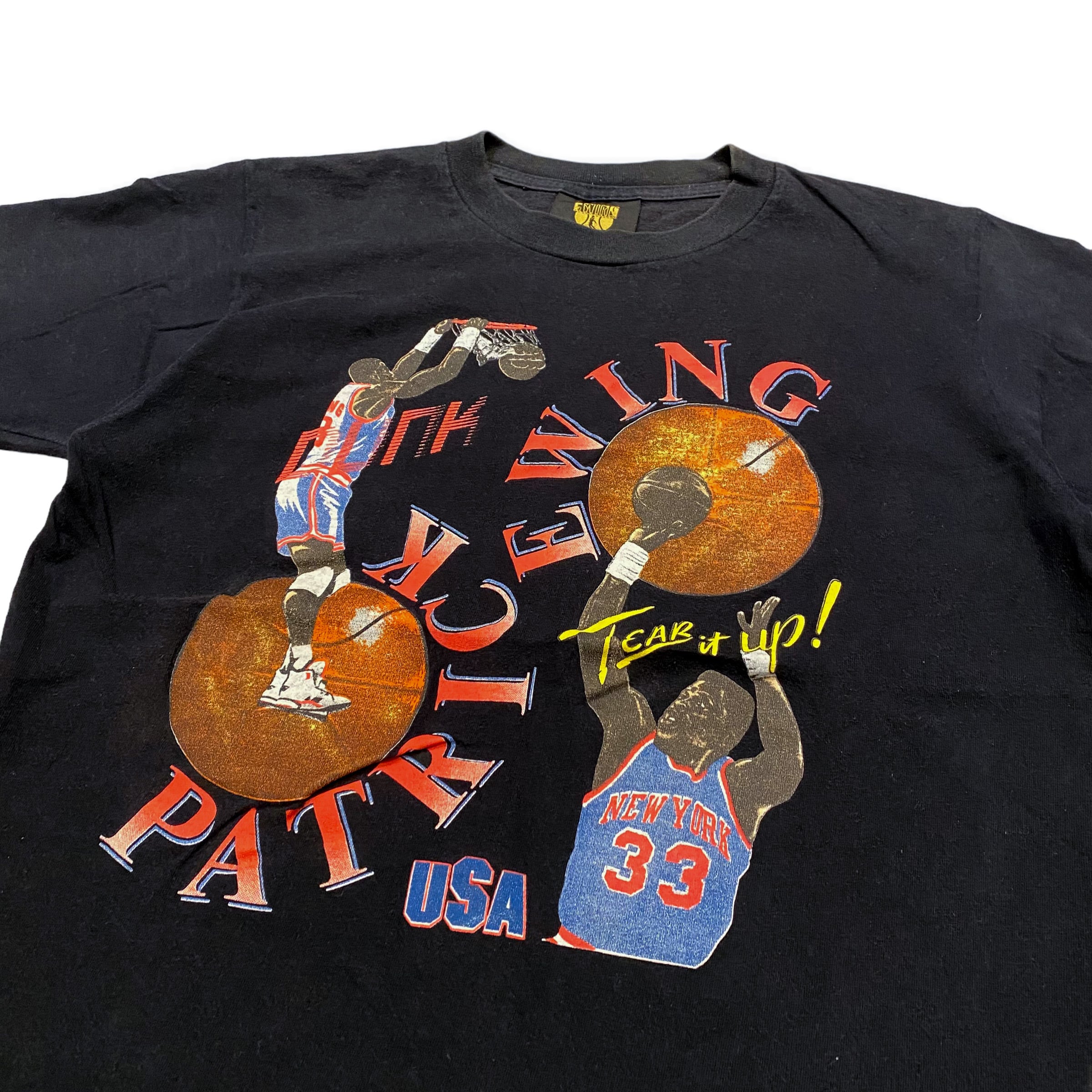 90年代 NUTMEG NBA NEW YORK KNICKS ニューヨークニックス PATRICK EWING パトリックユーイング 両面プリント スポーツプリントTシャツ USA製 メンズS ヴィンテージ /eaa326569