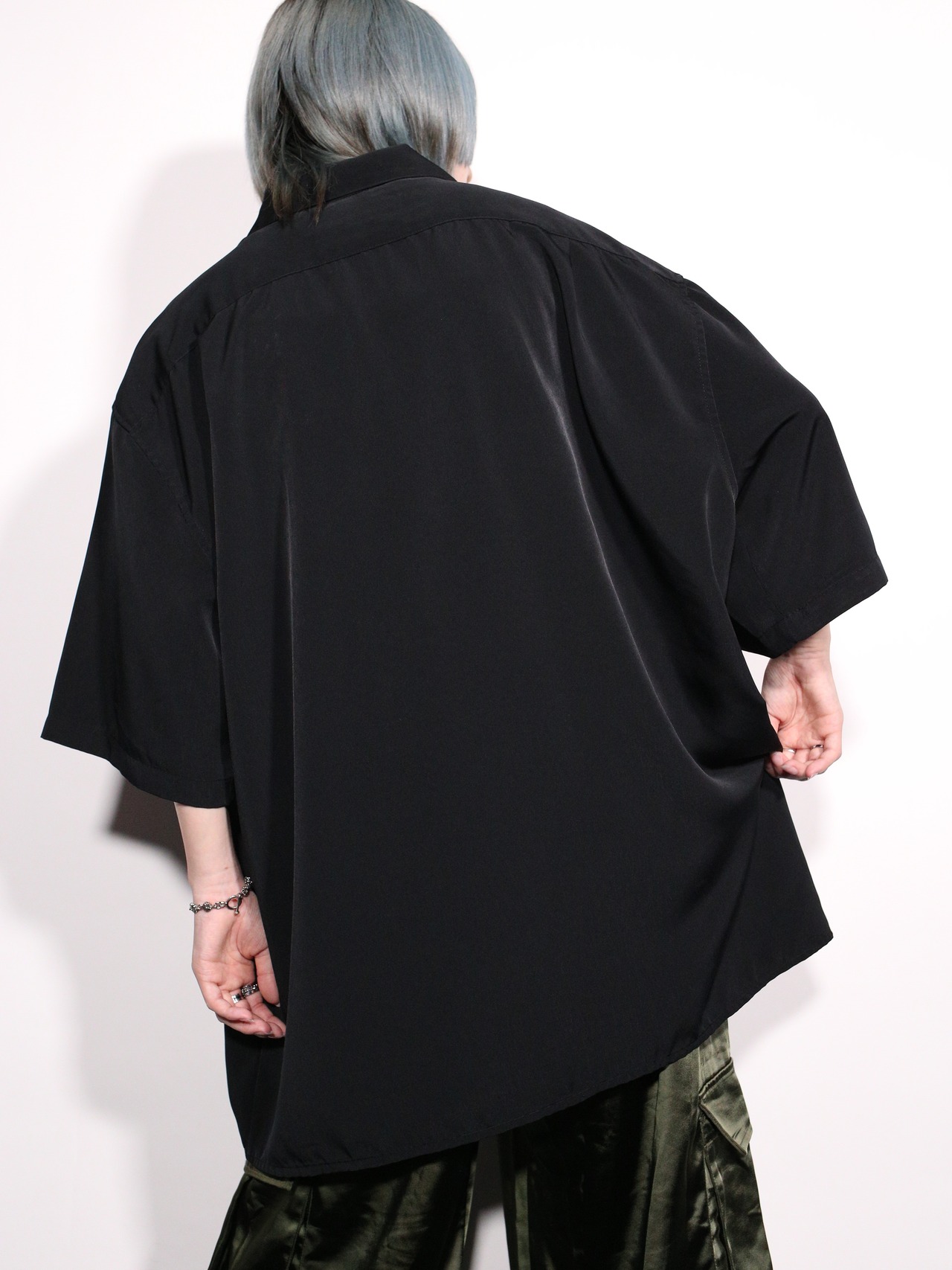 "龍×龍" 刺繍 design over silhouette s/s shirt - 6
