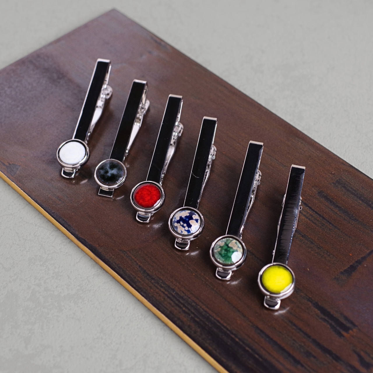 タイル ネクタイピン 結晶