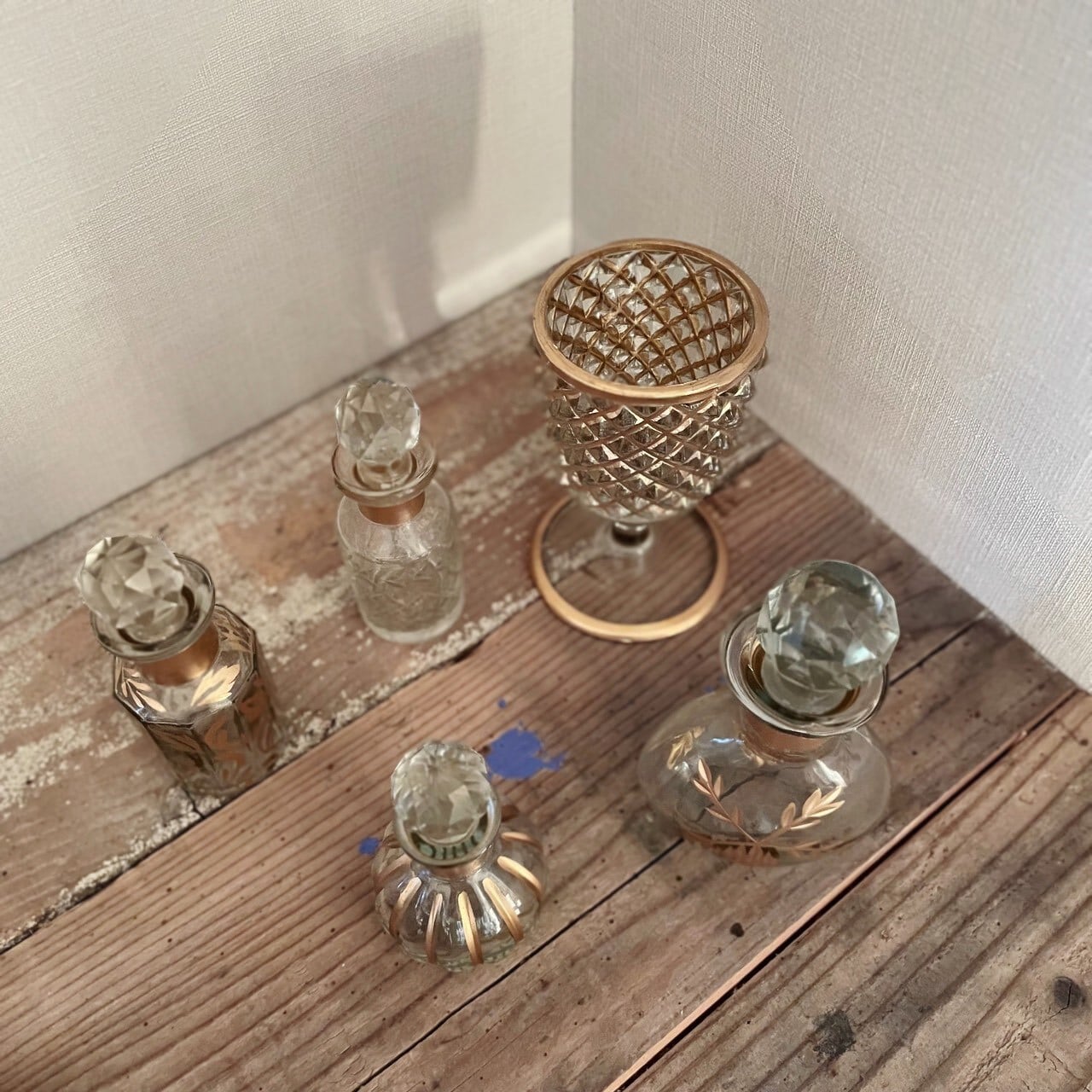 植物模様の香水瓶 Ⅲ｜ボトル 花瓶 小瓶 ガラス 蓋つきビン レトロ