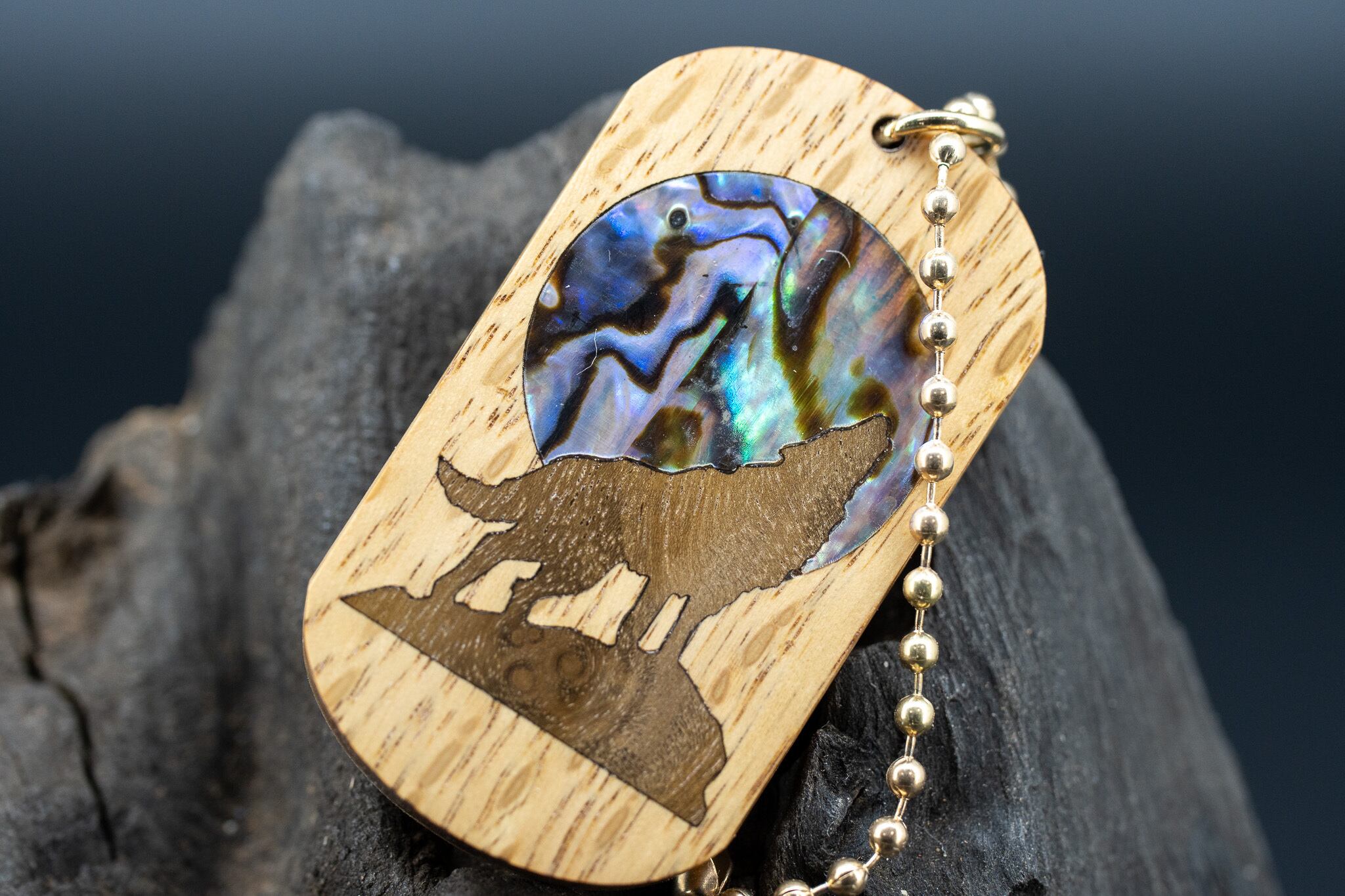 【 軌道の背骨 】白樫 ドッグタグ 象嵌 月と狼