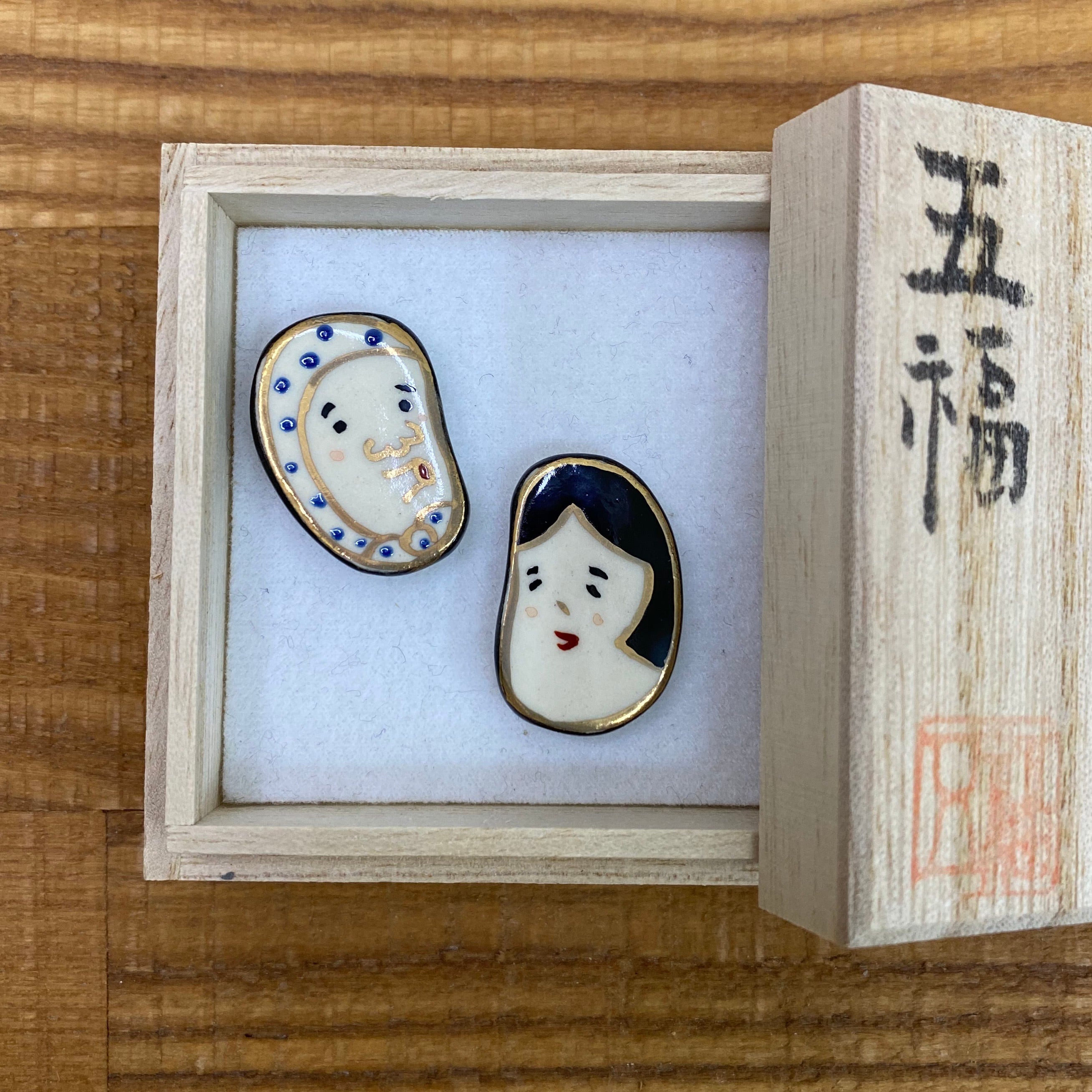 おかめひょっとこ（帯留・ブローチ） | 黒猫胡椒堂